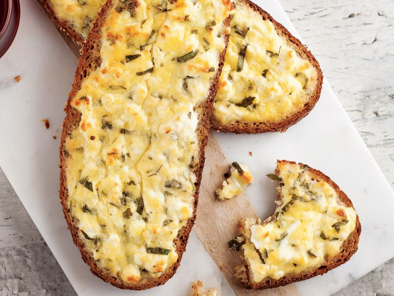 Yumurtalı- Peynirli Ekmek