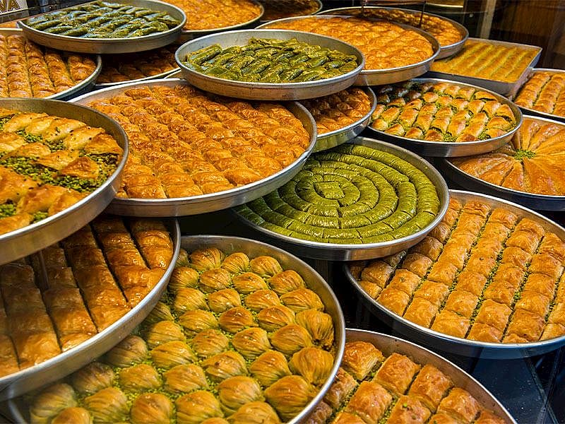 1 Tepsi Baklavaya Ne Kadar Şerbet Dökülür?