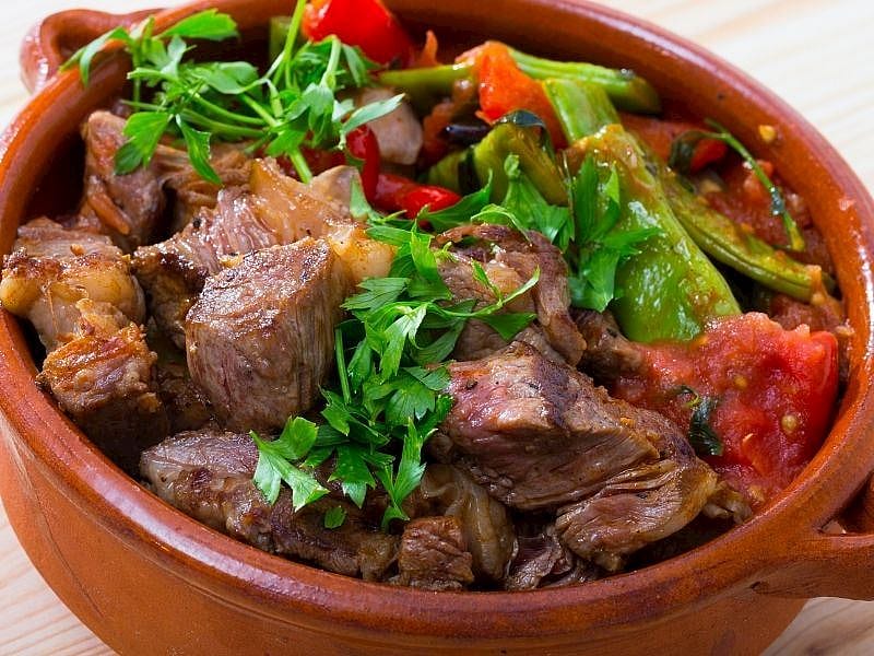 10 Kişilik Güveç İçin Kaç Kilo Et Gider? 