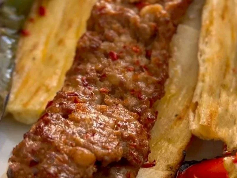 Adana Kebabın Yumuşak Olması İçin Ne Yapmalı?