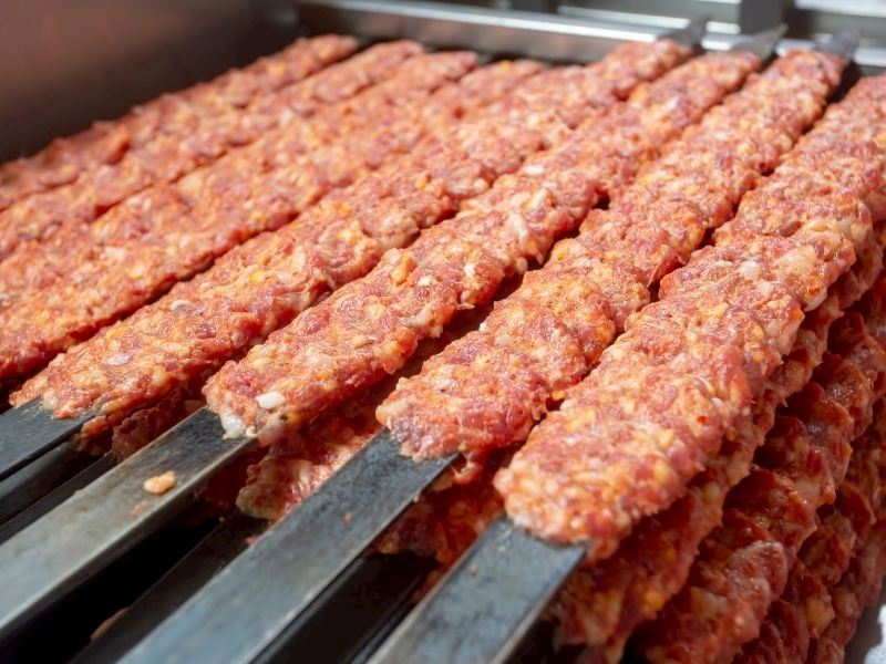 Adana Kebap Şişten Düşmemesi İçin Ne Yapılır?