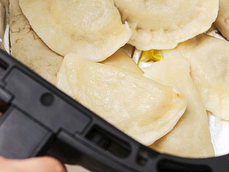 Airfryer’da Hamur Pişerken Neden Dışı Pişip İçi Çiğ Kalır?