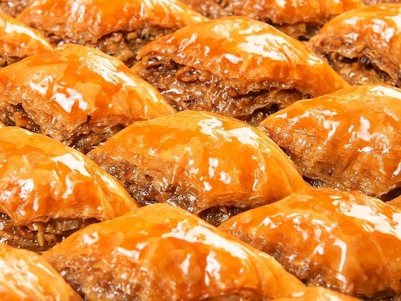 Baklavanın Üstüne Ne Sürülür?