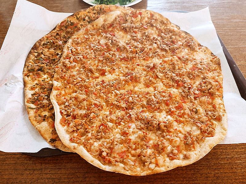 Asla Dağılmayan Lahmacun Hamuru Nasıl Yapılır?