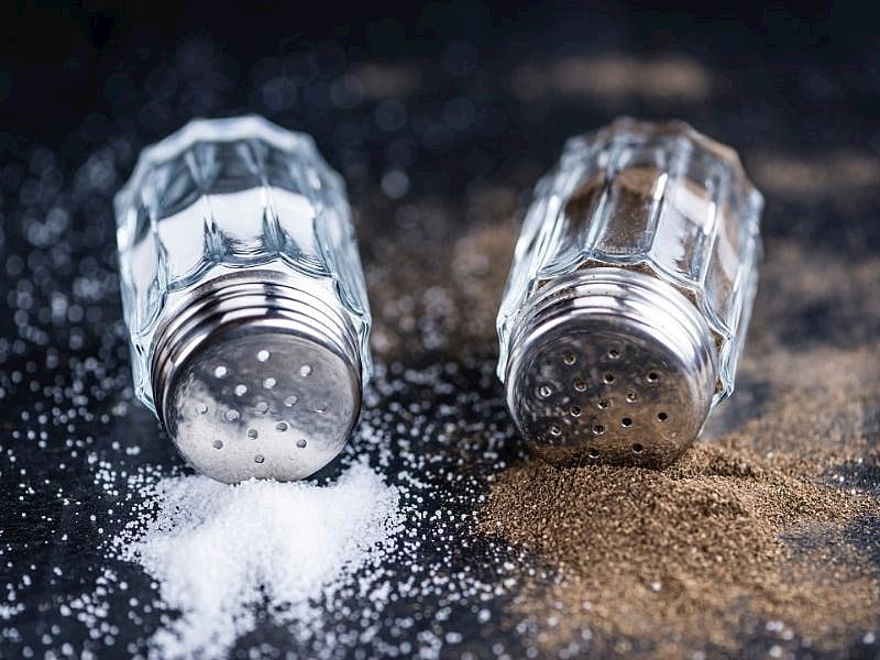 Baharatların Taht Oyunları: Karabiber Tuzun Yanındaki Yerini Nasıl Aldı?