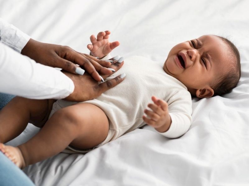Bebeklerde Reflü Belirtileri Nelerdir, Nasıl Tedavi Edilir?