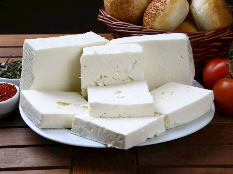 Beyaz Peynir Neden Sararır?