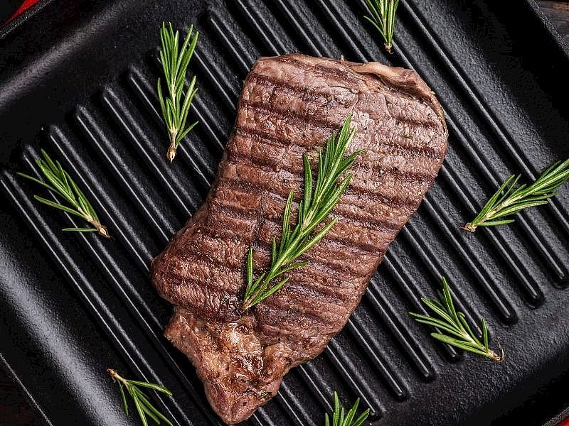 Biftek En İyi Döküm Mü Yoksa, Çelik Tavada Mı Pişirilir?