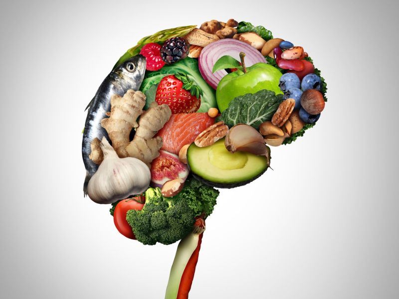 Bir beyin uzmanı güçlü hafıza ve bunamayı önlemek için yediği 8 yiyeceği açıklıyor