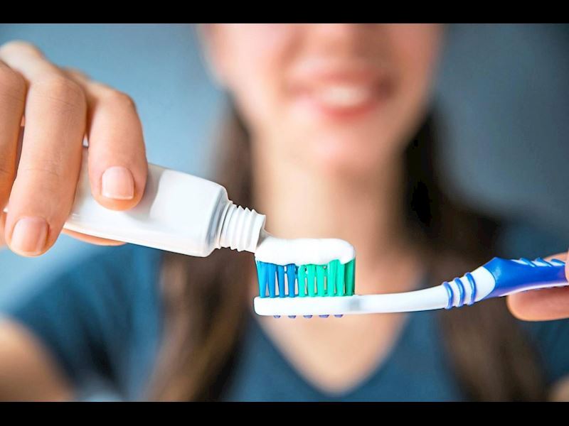 Bir uzmana göre diş fırçası ıslatılmamalı: Peki, neden?