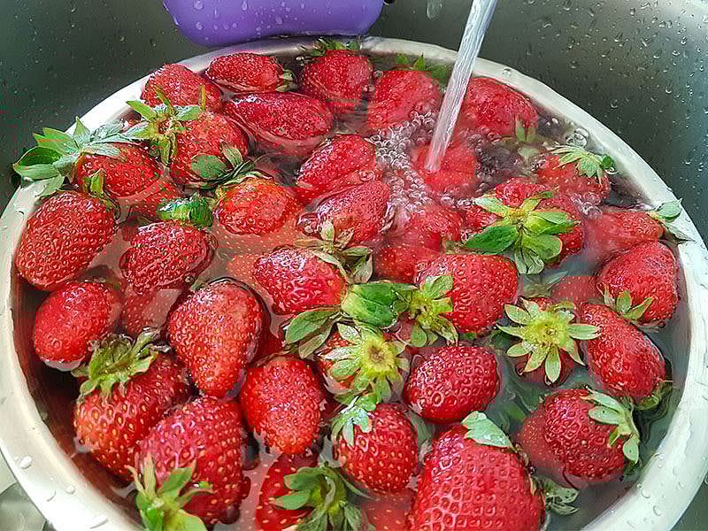 Bu Yöntemlerle Çilekler Hem Temiz Hem Uzun Ömürlü Olacak
