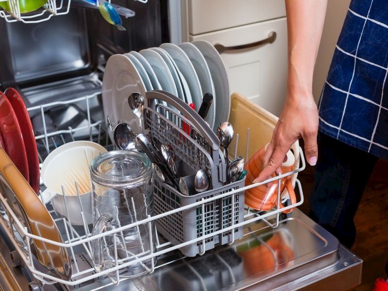 Bulaşık Makinesinde Çatal Ve Bıçaklar Nasıl Dizilmeli?