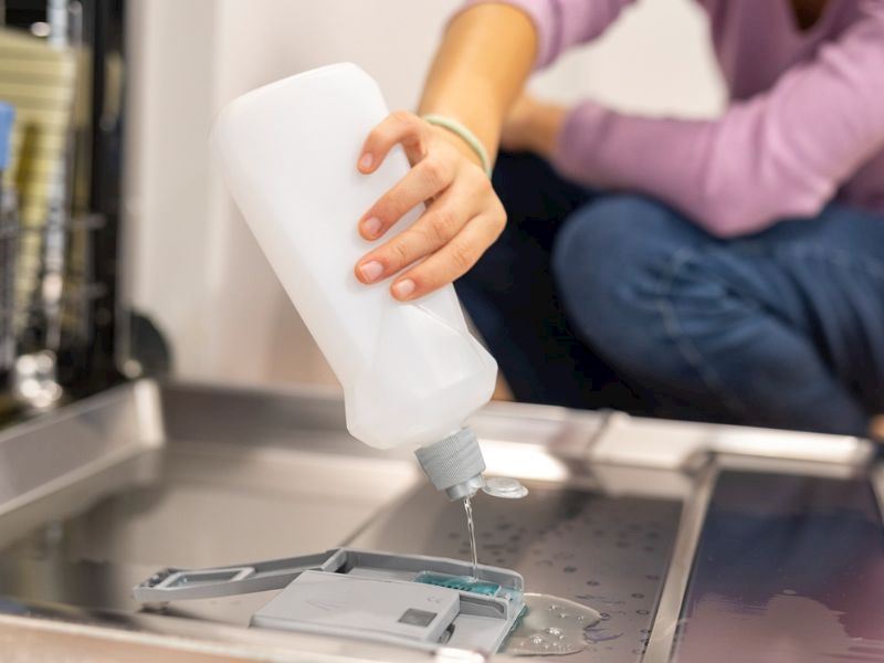 Bulaşık Makinesinde Sıvı Deterjan Kullanılır Mı?