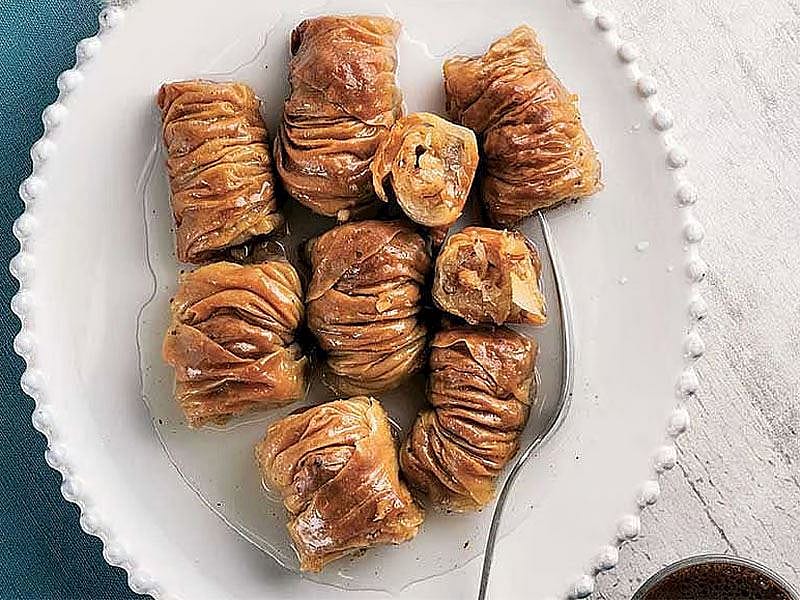 Burma Tatlısının Hamuruna Ne Konur?