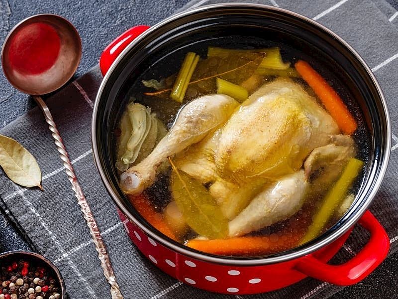 Bütün Tavuk Düdüklüde Kaç Dakikada Pişer?