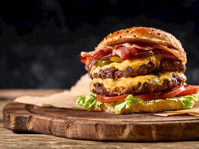 Cheeseburger İçin Hangi Peynirler Kullanılır: 5 Peynir Önerisi
