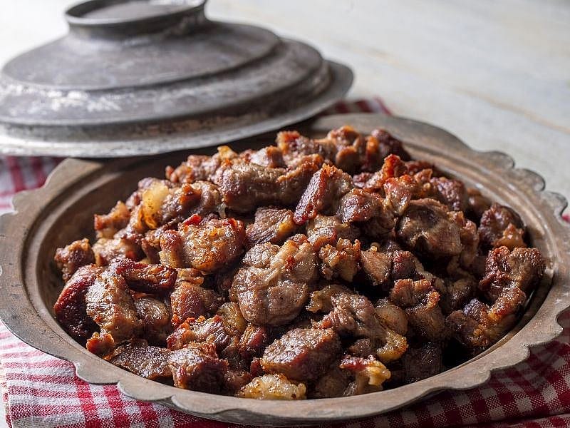 Dana Etinden Yumuşak Kavurma Nasıl Yapılır?