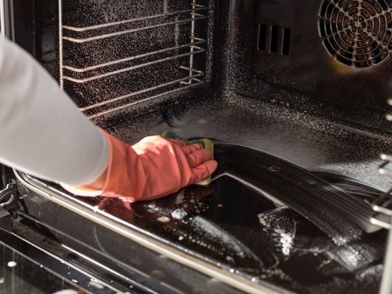 Deterjan Yok, Tepsi Yöntemiyle Fırın Yağlarından Kurtulun!