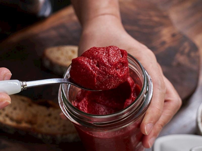 Domates Salçası Yaparken Yağ Konur Mu?