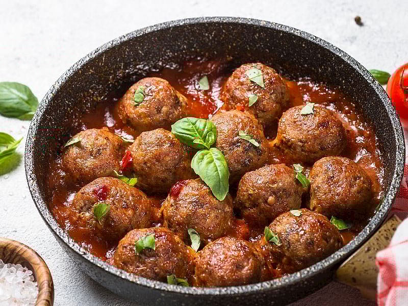 Domates Soslu Anne Köftesi Bu Yöntemle Asla Dağılmıyor