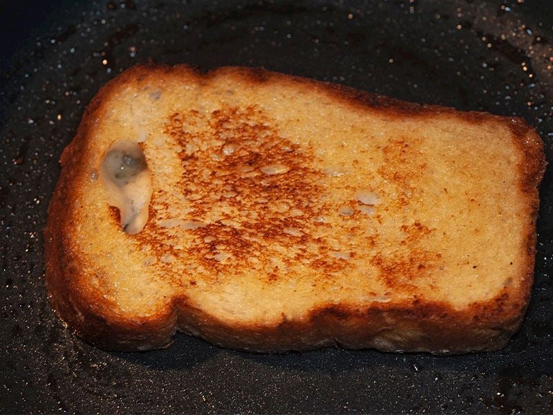 Ekmeğin Üstünün Kızarması İçin Ne Sürülür?