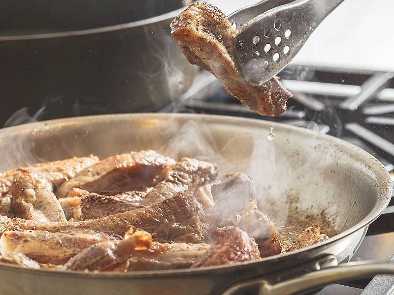 Etin Çelik Tavaya Yapışmaması İçin Ne Yapmalı?