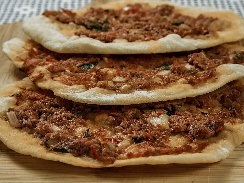 Evde Yapılan Lahmacun Hamuruna Maya Konur Mu?