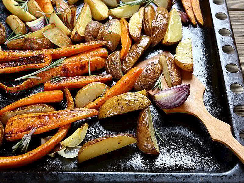 Fırında Patatesin Tepsiye Yapışmaması İçin Ne Yapılır?