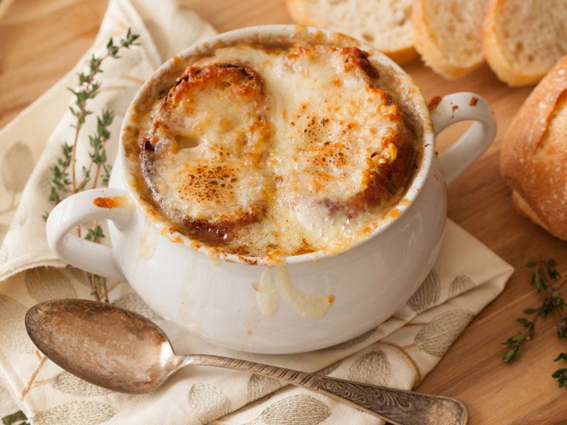 Fransız Soğan Çorbası Buzdolabında ve Dondurucuda Ne Kadar Süre Saklanabilir?
