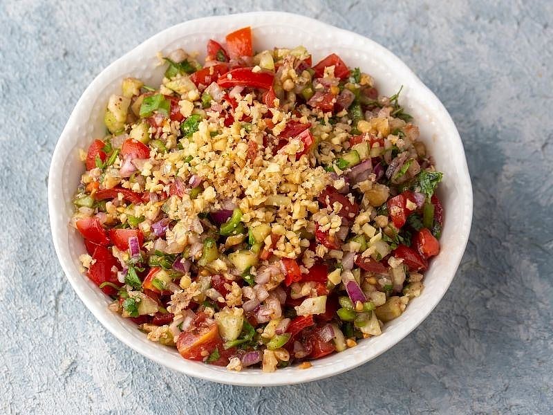 Gavurdağı Salatasında Domatesin Kabuğu Soyulur Mu?