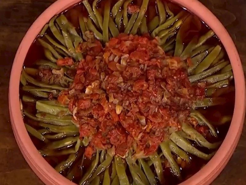 Güvece Taze Fasulye Konur Mu?