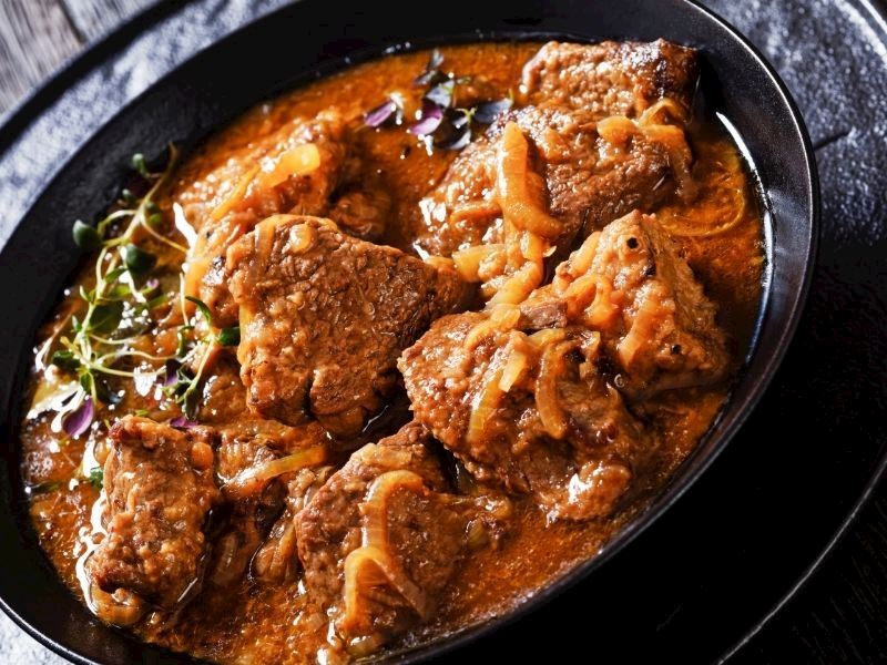 Güveçte Etin Lokum Gibi Olması İçin Ne Yapmalı?