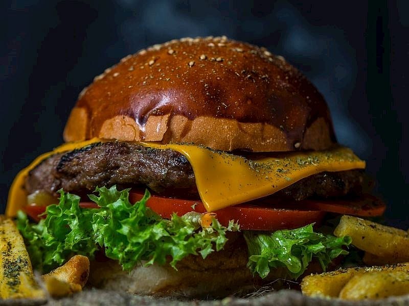Hamburger Ekmeği Üzerine Ne Sürülür?