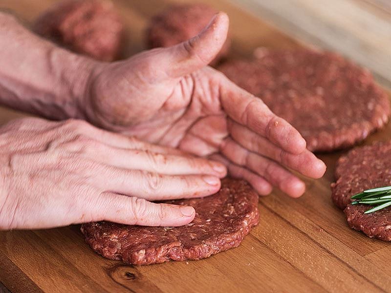 Hamburger Köftesi Yaparken Harca Asla Koymadıkları O Malzeme