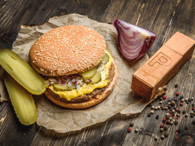 Hamburger turşuyla mı daha iyi turşusuz mu? Bir bilim insanı fikrini açıklıyor