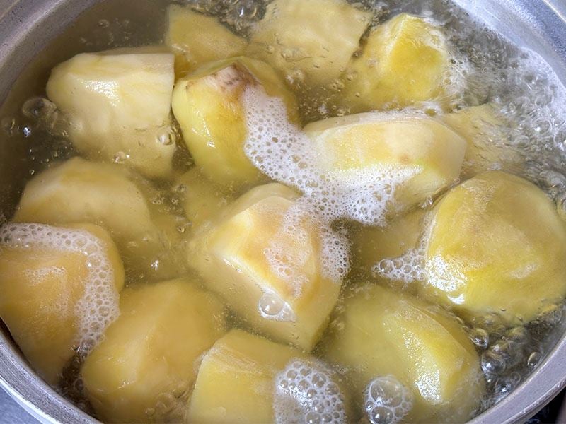 Haşlanmış Patatesten Çıtır Patates Nasıl Yapılır?