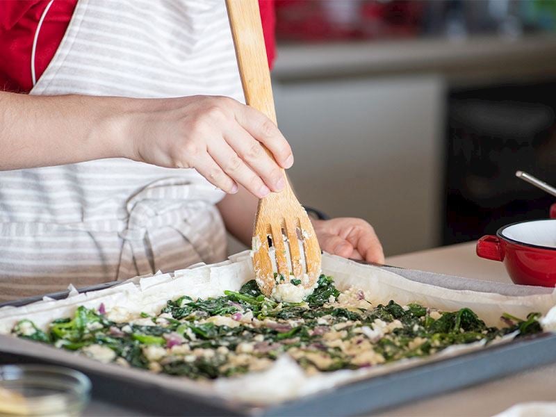 Ispanaklı Börek Harcına Salça Konur Mu?