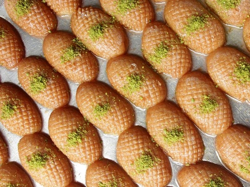 Kalburabastı Tepsisi Yağlanır Mı?