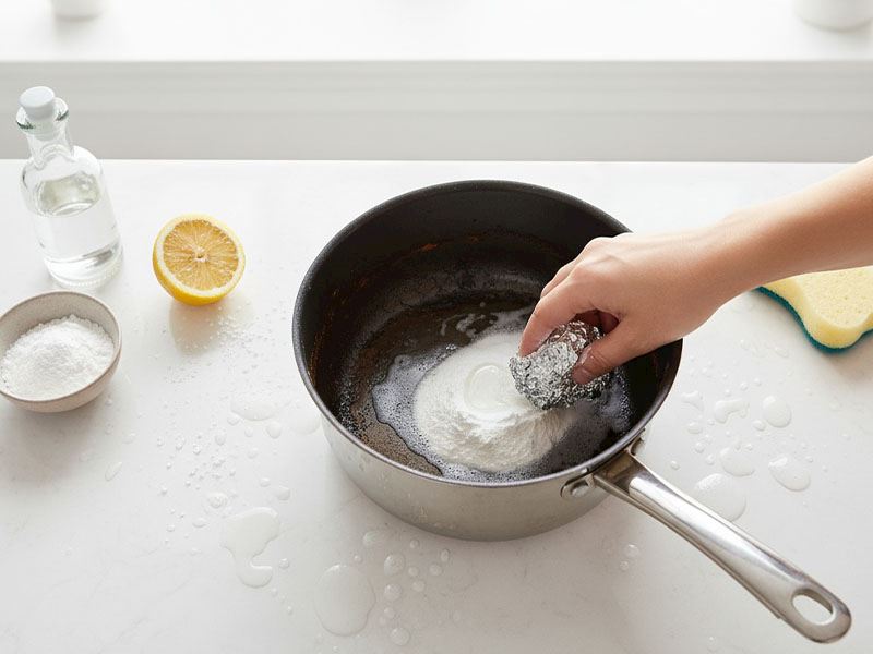 Kararan Tencerenin Dibini Temizlemenin 6 Tüyosu