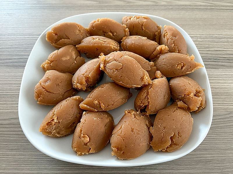 Kaşığa Alınca Dağılmayan Un Helvası Nasıl Yapılır?