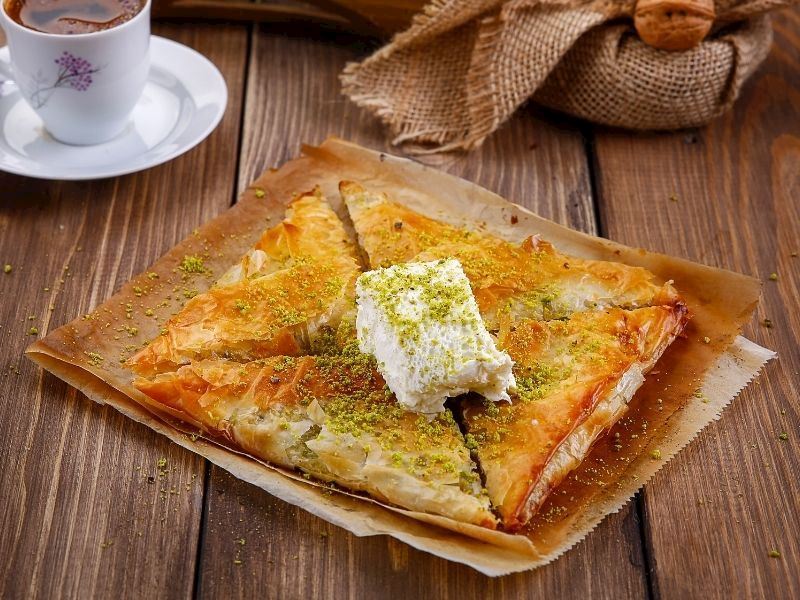 Katmer Hamuruna Ne Koyulur?