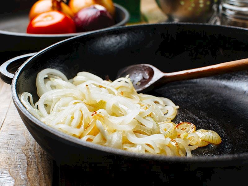 Kavrulmuş Soğan Kokusu Nasıl Giderilir?