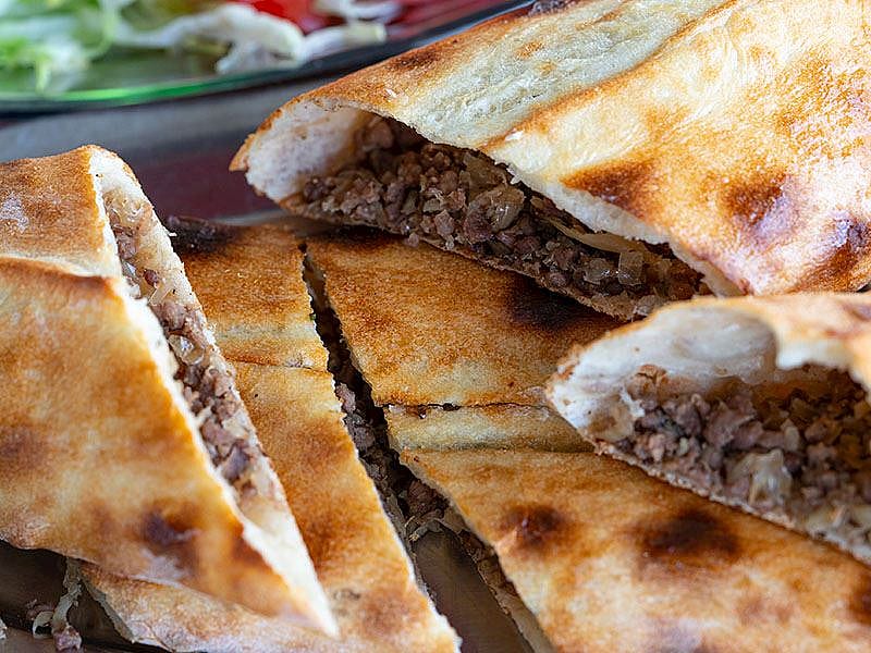 Kır Pidesi Üzerine Ne Sürülür?
