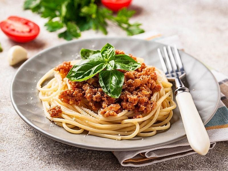 Kıymalı Makarnaya Maydanoz Konur Mu?