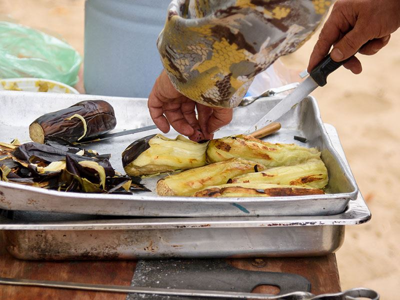 Köz Patlıcan Kabuğu Soymanın 3 Tüyosu