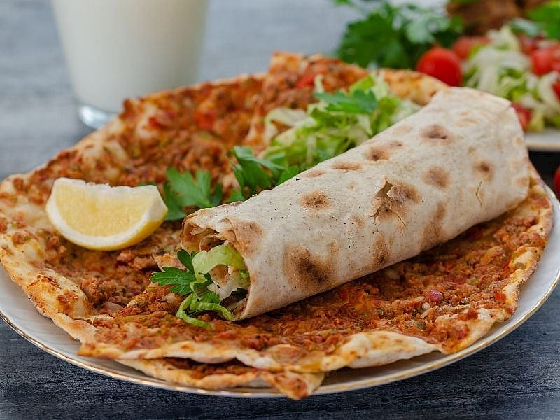 Lahmacuna Sumak Konur Mu?