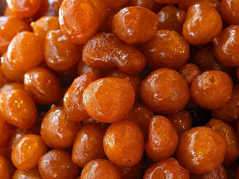 Lokma Hamurunun İçine Ne Katılır?