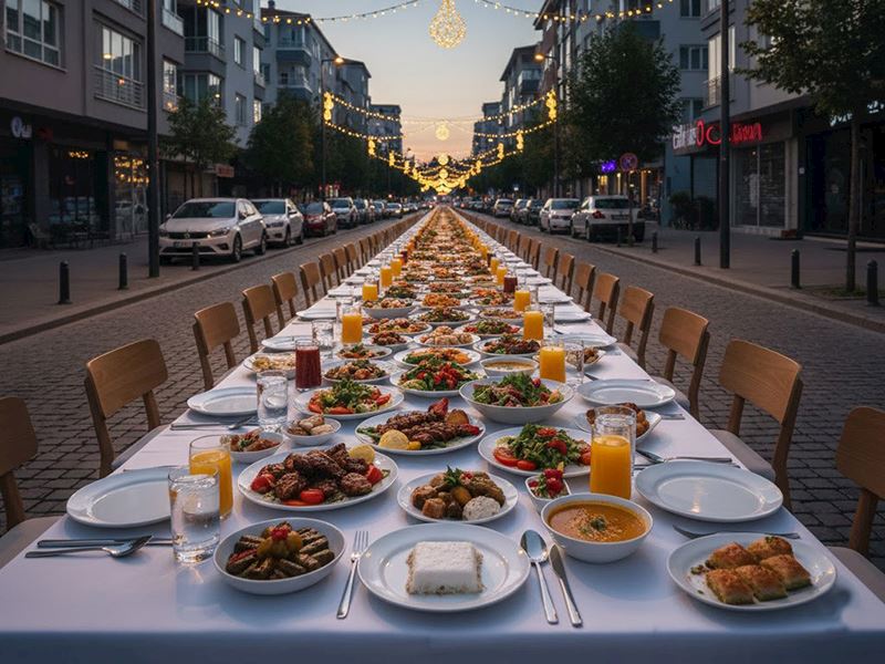 Mahalle İftarlarından Ev Sofralarına: Ramazan’da Birlikte Yeme Hâli
