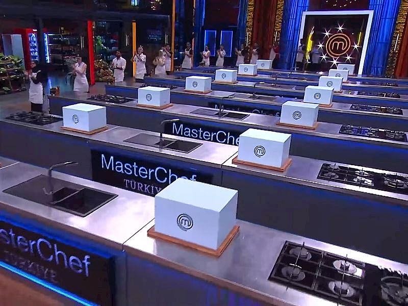 MasterChef'te Ana Kadroya Kim Girdi, 11. Önlüğün Sahibi Kim Oldu? İşte 29 Temmuz MasterChef'te Önlüğü Kazanan İsim!