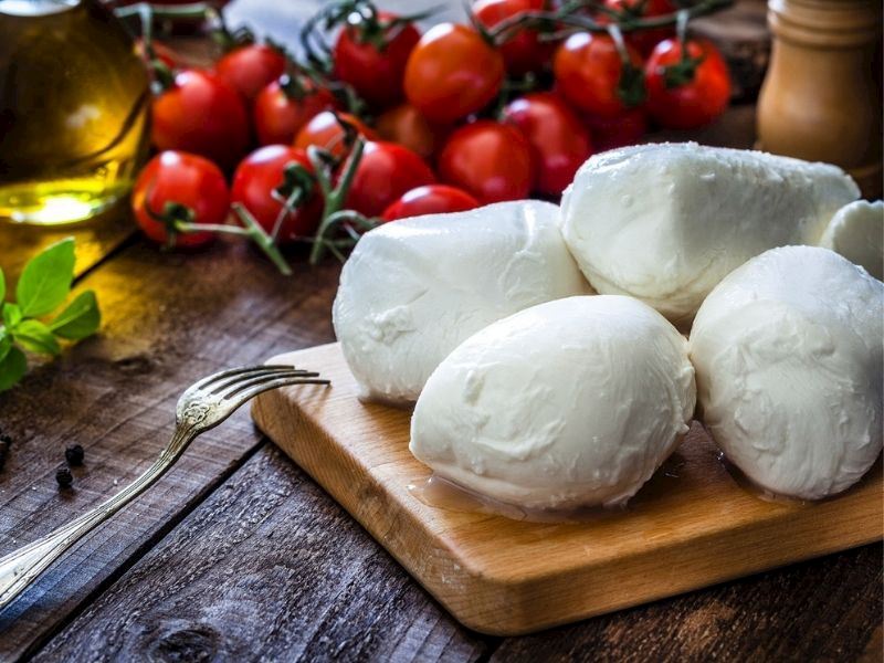 Mozzarella Peyniri Nedir, Nasıl Kullanılır?